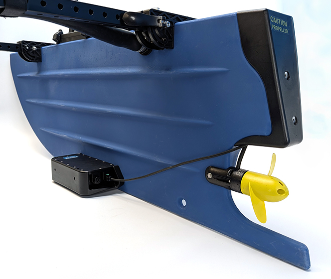 Cable routed through the stern of the boat.