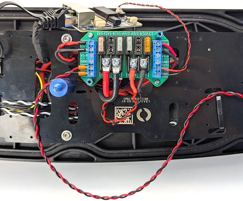In this picture, the cable is connected to terminal V1-C, so the fuse is installed in the corresponding V1-C slot.